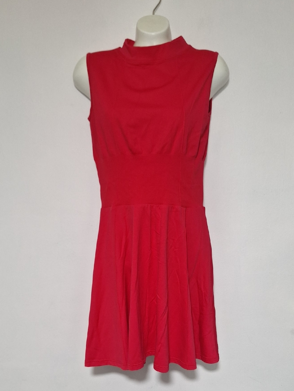 OQQ Classic Women's Red Dress - Sleek Fit Sleeveless